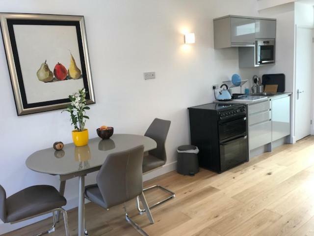 吉尔福德The Coach House 75 Epsom Road公寓 外观 照片
